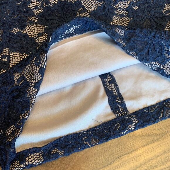 Dress, Guess, all stretch lace, navy over nude, sz 6, knee length, EUC - Picture 7 of 16